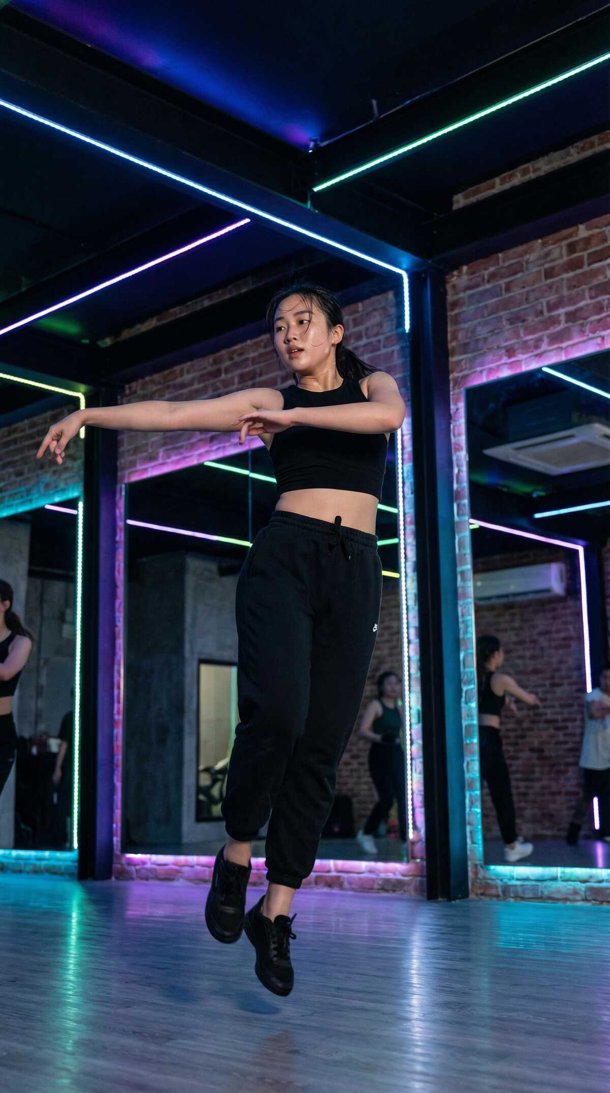 暗网禁区文化研究员周雅文